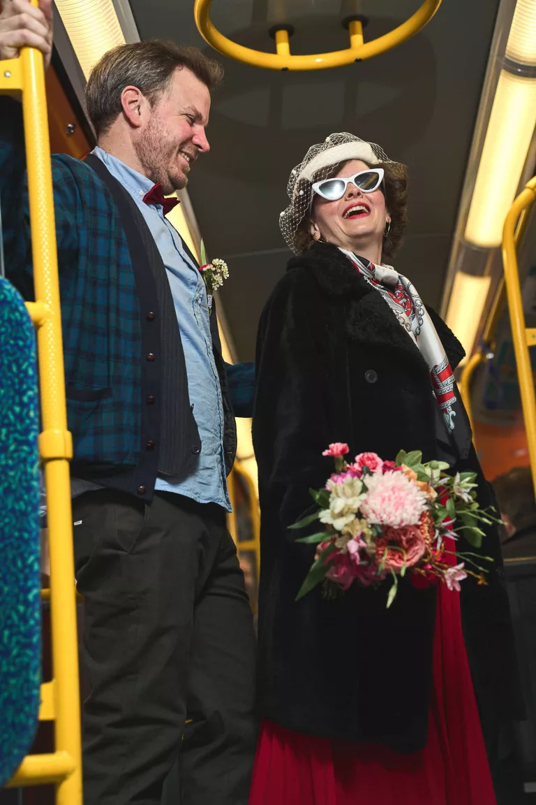 Deniz-sari-fotografie-hochzeit-hochzeitsfoto_frankfurt am main - u bahn fotos Hochzeit in Frankfurt am Main – Trausaal Römer im historischen Rathaus Hochzeit in Frankfurt am Main – Trausaal Römer im historischen Rathaus-deniz sari fotografie hochzeit